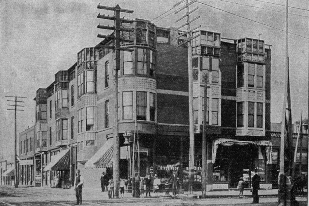Image of a historical three story hotel in Chicago