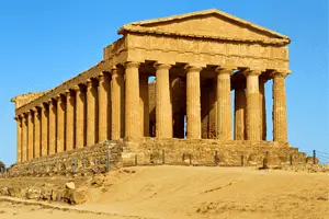 Image of an ancient temple common in ancient Greek city states.