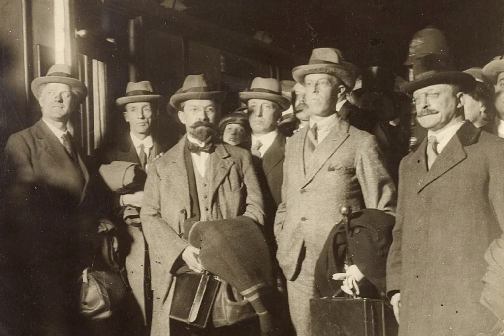 Image of Irish negotiators during the Irish War of Independence