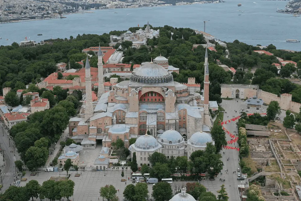 Image of one of the 7 Wonders of the Medieval World, the Hagia Sophia in Instanbul, Turkey