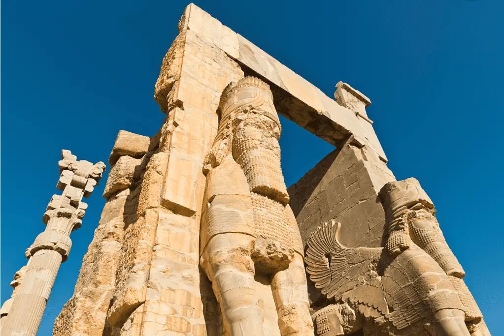 mesopotamian-kings-closing Image of the ruins of Persopolis, the ancient capital of the Persian Empire.