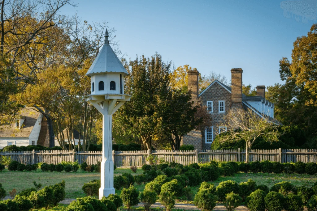 Image of the colonial revival garden and memorial house at the presidential birthplace of George Washington