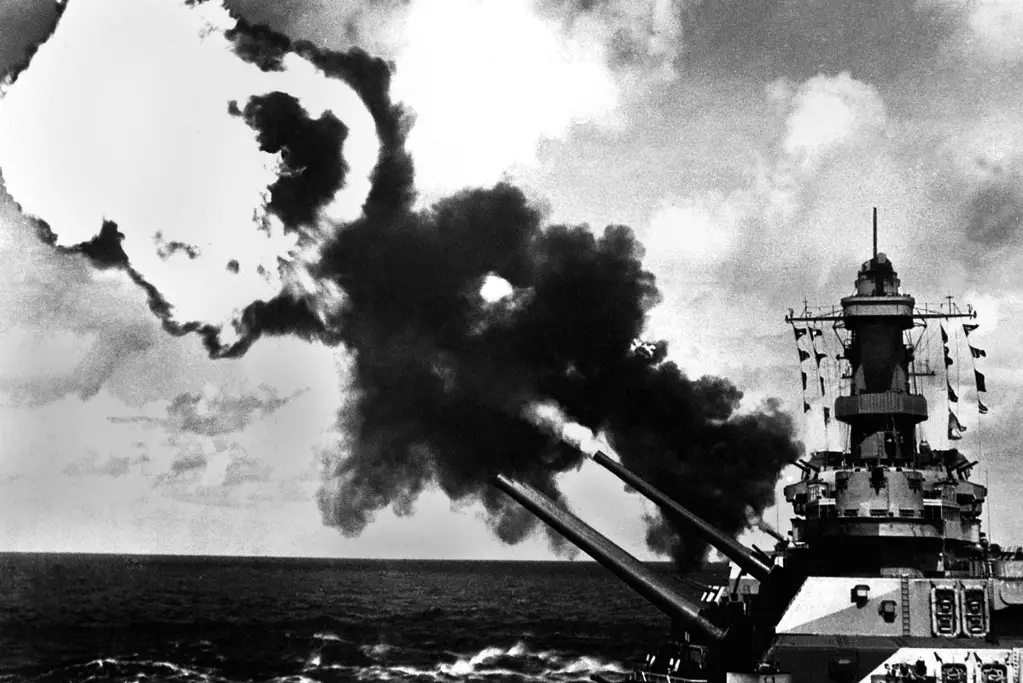 Image of the U.S.S. Iowa firing its 16 in. guns to broadside