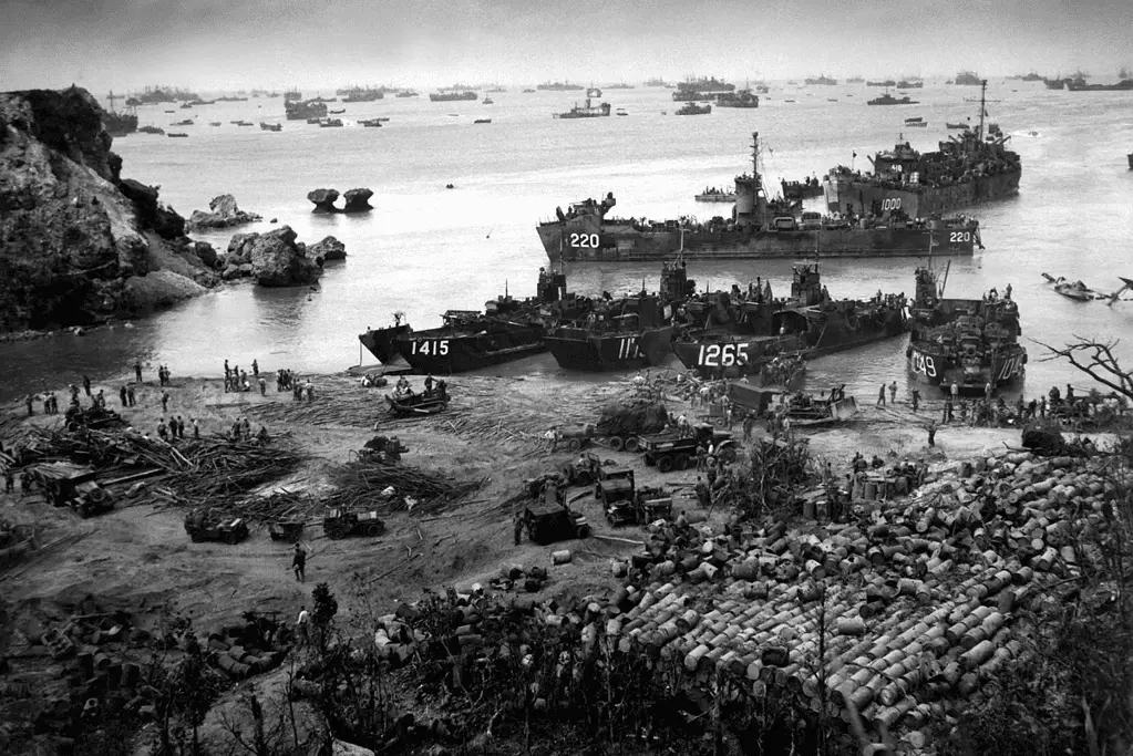 Image of an amphibious offload during one of the larges ww2 naval battles, the Battle of Okinawa