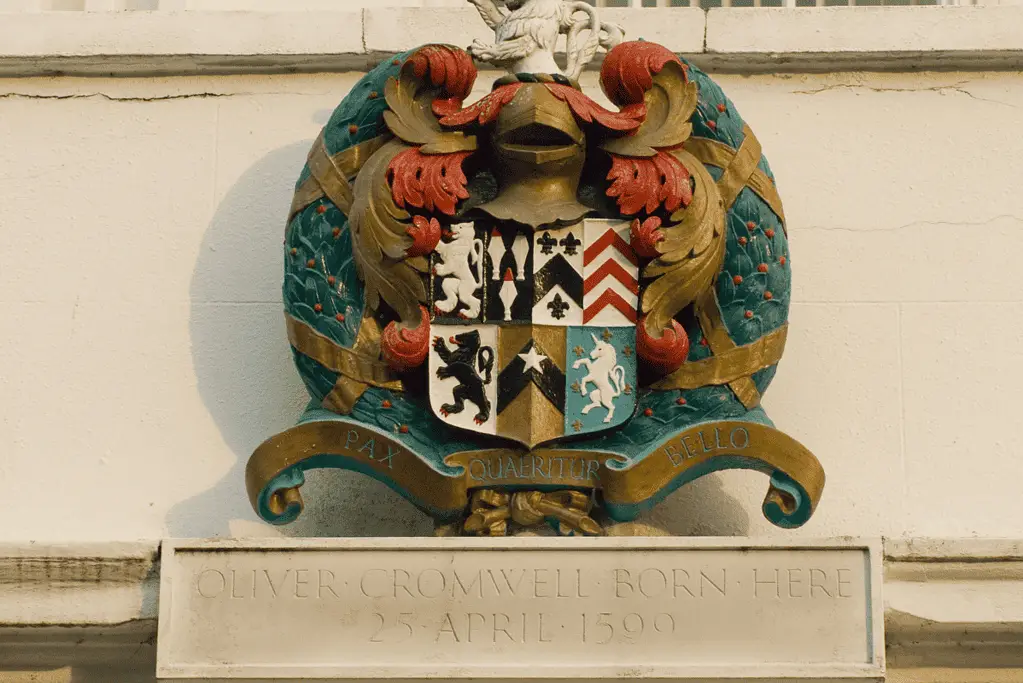Cromwell family crest Image of the Cromwell family crest and a marker on the birthplace of Oliver Cromwell.