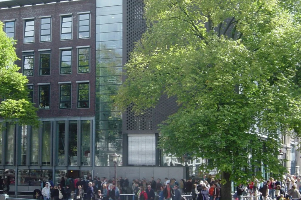 Imge of the Frank house and museum in Amsterdam.
