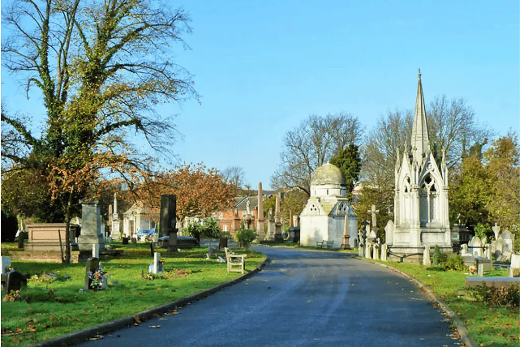 Image of West Norwood: Victorian London's alfresco art gallery of eternal slumber.