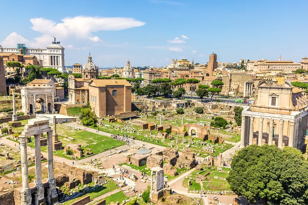 facts-about-cicero-faqs Image of the ruins of the forum in Rome for a blog post covering facts about Cicero.