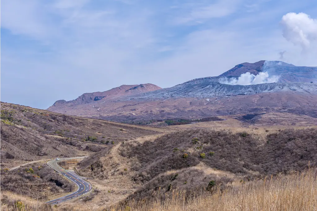 facts-about-junko-tabei-volcano-explorer Image of the active volcano Mount Nasu in Japan.