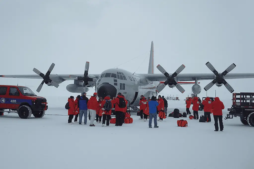 famous-expeditions-to-antarctica-nsf Image of a National Science Foundation Team on the ground in Antarctica.