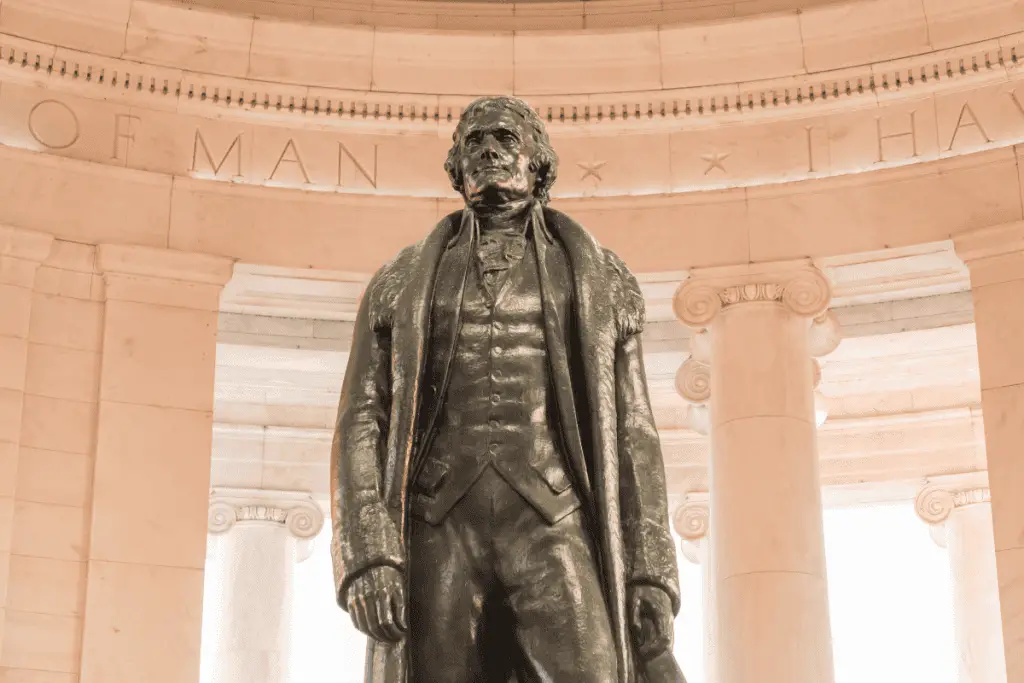 facts-about-john-locke-revolutionaries Image of a statue of Thomas Jefferson at the Jefferson Memorial.